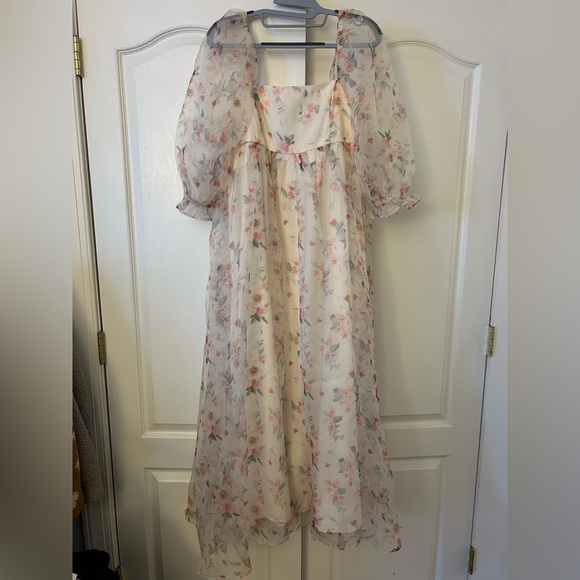 Floral Maxi Dress with Sheer Sleeves - Picture 3 of 7